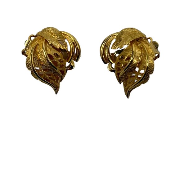 Vintage Earrings Gold Tone Filigree Flower Clip On - Picture 1 of 7